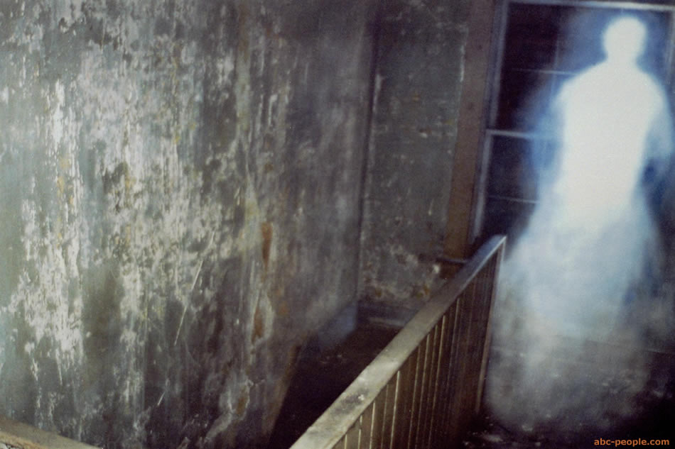 http://www.abc-people.com/phenomenons/ghosts/photo-40b.jpg