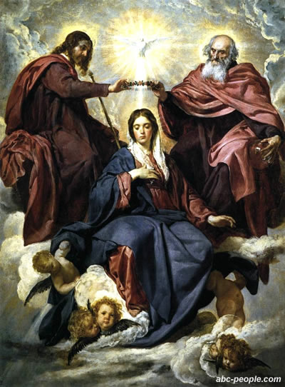 Марию коронует Святая Троица